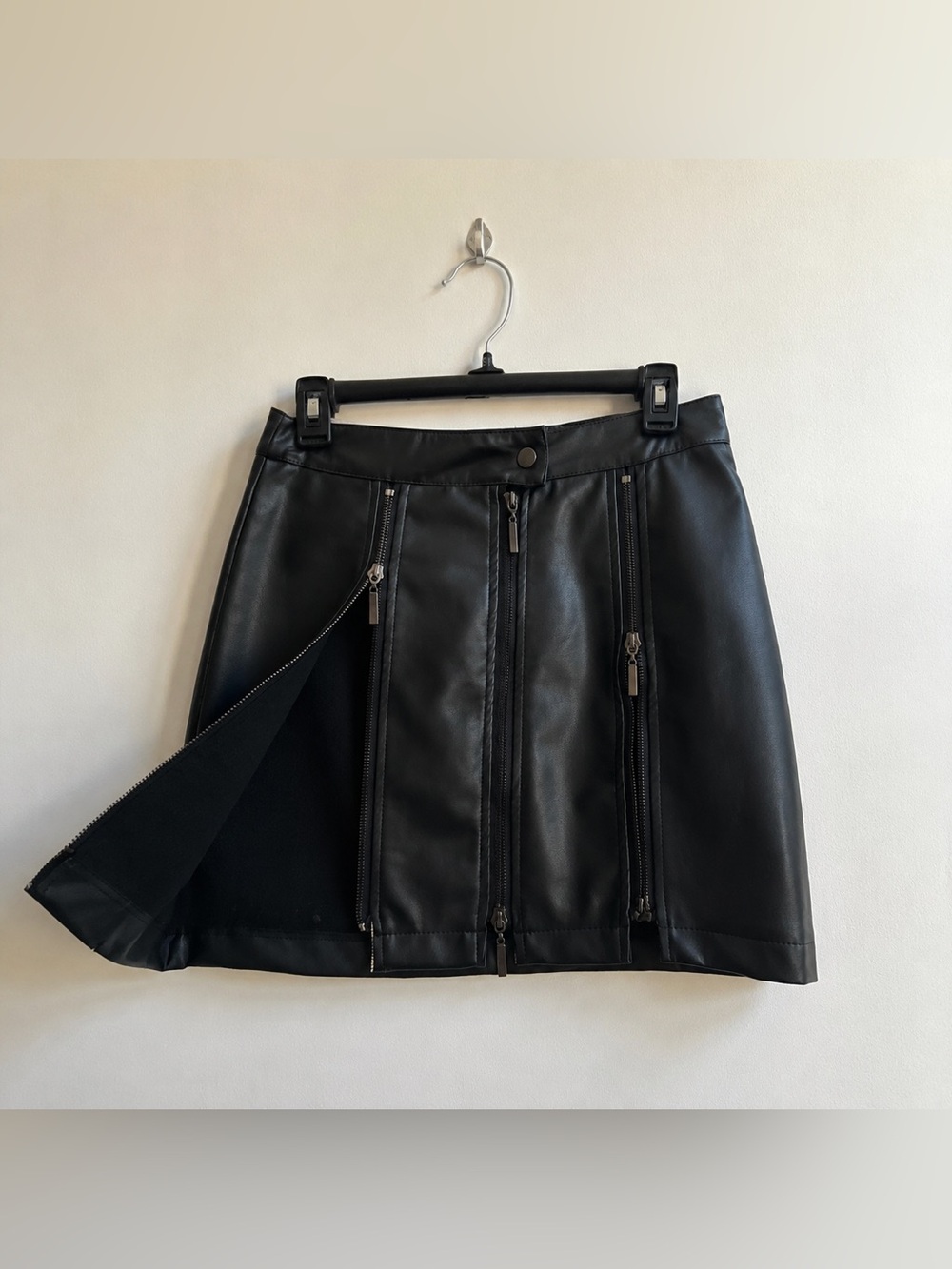 Carmin black faux-leather mini skirt, size Small